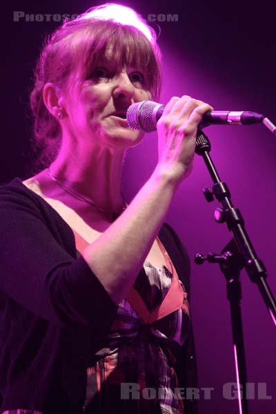 YOUNG MARBLE GIANTS - 2010-06-01 - PARIS - Espace Charlie Parker - Grande Halle - 